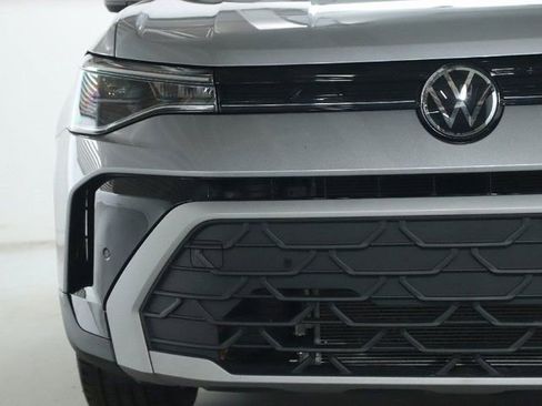 Used 2025 Volkswagen Taos SE image 6