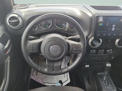 Used 2017 Jeep Wrangler Unlimited Sahara w/ Connectivity Group AWD/4WD image 12