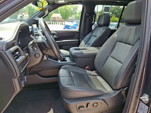 Used 2022 Chevrolet Tahoe RST w/ Luxury Package AWD/4WD image 14
