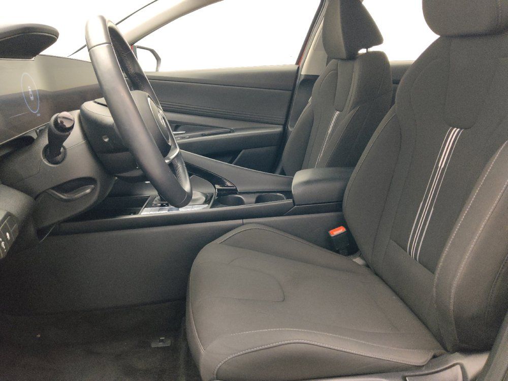 Used 2025 Hyundai Elantra SEL FWD image 17