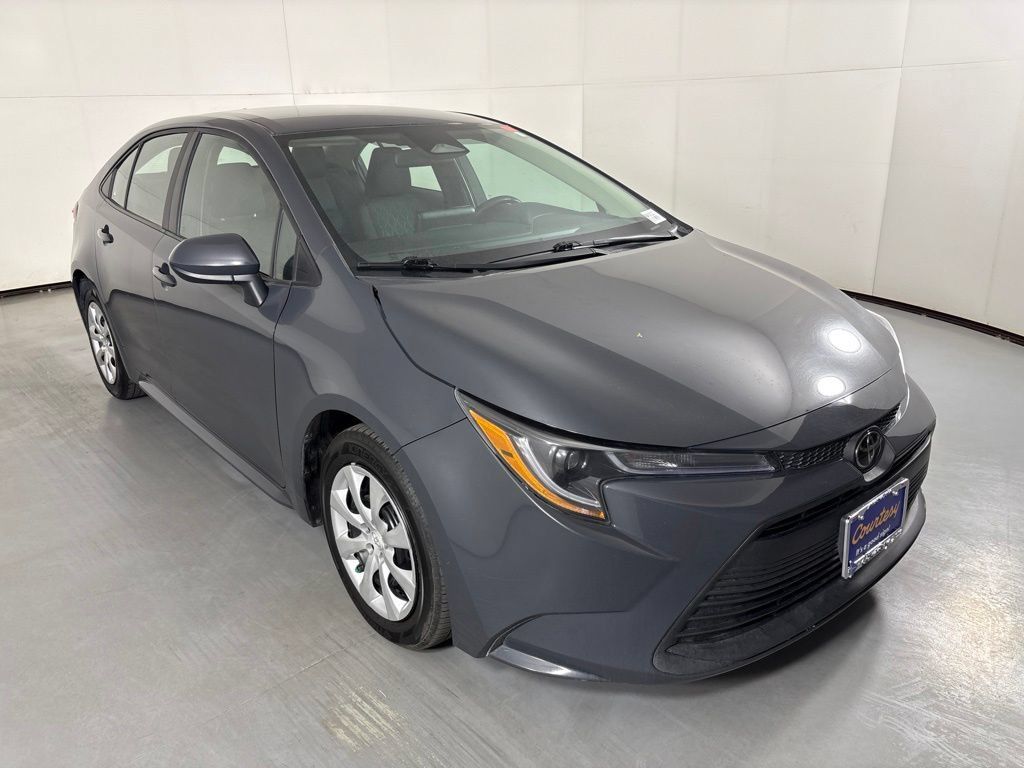 Used 2025 Toyota Corolla LE FWD image 2