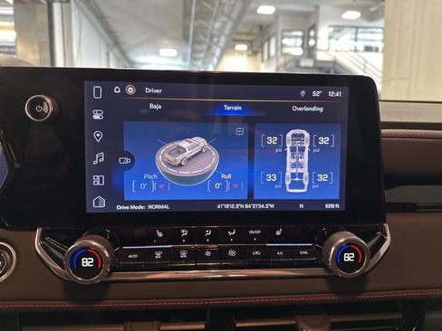 Used 2024 Chevrolet Colorado Z71 w/ Z71 Convenience Package 2 image 26