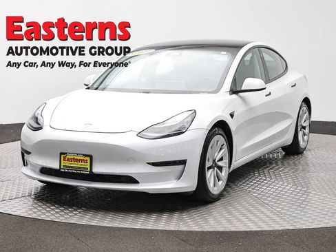 Used 2021 Tesla Model 3 Standard Range Plus image 1
