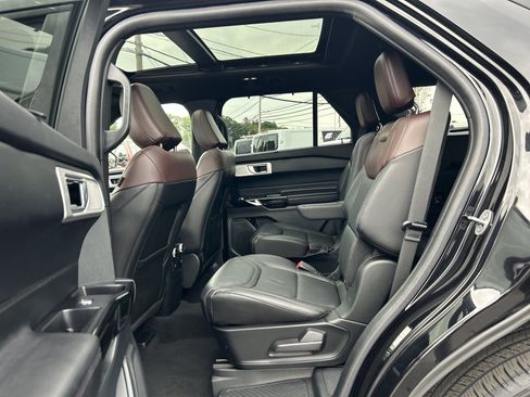 Certified 2022 Ford Explorer Platinum w/ Equipment Group 601A image 12