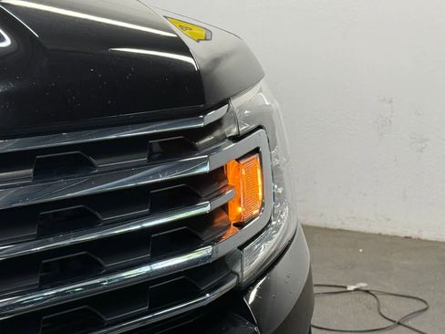 Used 2021 Ford Expedition XLT AWD/4WD image 4