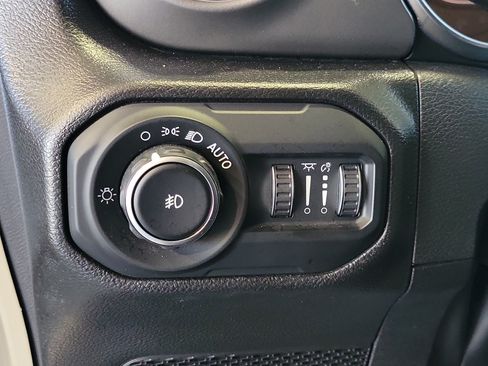 Certified 2022 Jeep Wrangler Sport AWD/4WD image 19