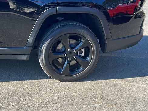 Certified 2025 Jeep Grand Cherokee L Altitude image 12