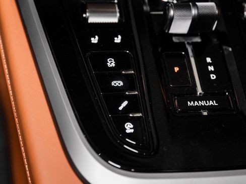 New 2026 Aston Martin DBX S image 42