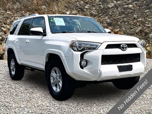 Used 2014 Toyota 4Runner SR5 AWD/4WD image 9