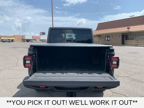 Used 2023 Jeep Gladiator Rubicon w/ LED Lighting Group AWD/4WD image 9