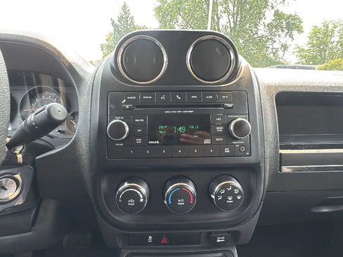 Used 2017 Jeep Patriot Sport w/ Power Value Group AWD/4WD image 13