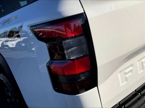 Used 2024 Nissan Frontier PRO-4X w/ Technology Package image 31