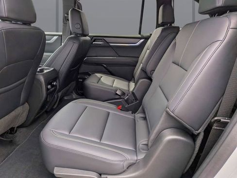 Used 2024 GMC Acadia Elevation w/ Luxury Package FWD image 14
