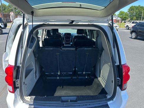 Used 2019 Dodge Grand Caravan SXT FWD image 13