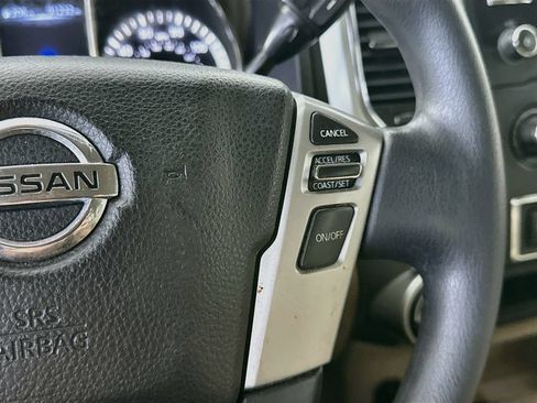 Used 2018 Nissan Titan SV AWD/4WD image 26