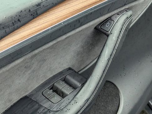 Used 2023 Tesla Model Y Long Range image 11