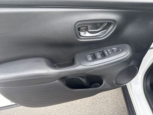 Certified 2025 Honda HR-V LX image 9