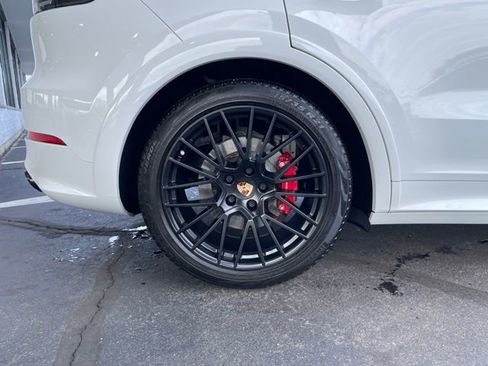Used 2023 Porsche Cayenne GTS AWD/4WD image 37