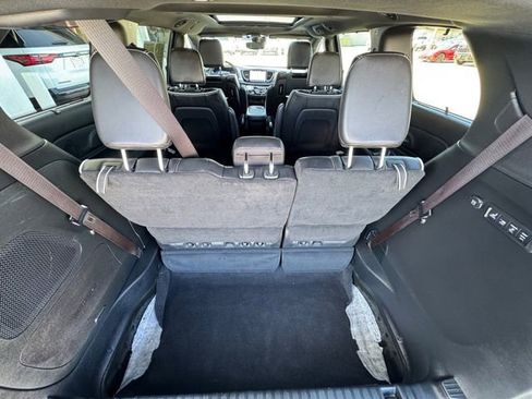 Used 2023 Chrysler Pacifica Limited w/ Uconnect Theater Family Group image 30