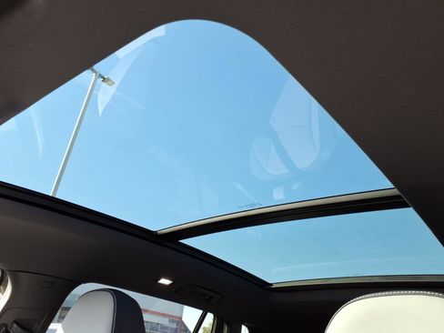 New 2026 Volkswagen Tiguan SE image 11