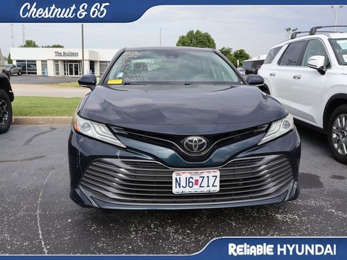 Used 2019 Toyota Camry XLE FWD image 6