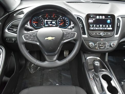 Used 2017 Chevrolet Malibu LT image 14