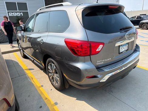 Used 2017 Nissan Pathfinder SL AWD/4WD image 6