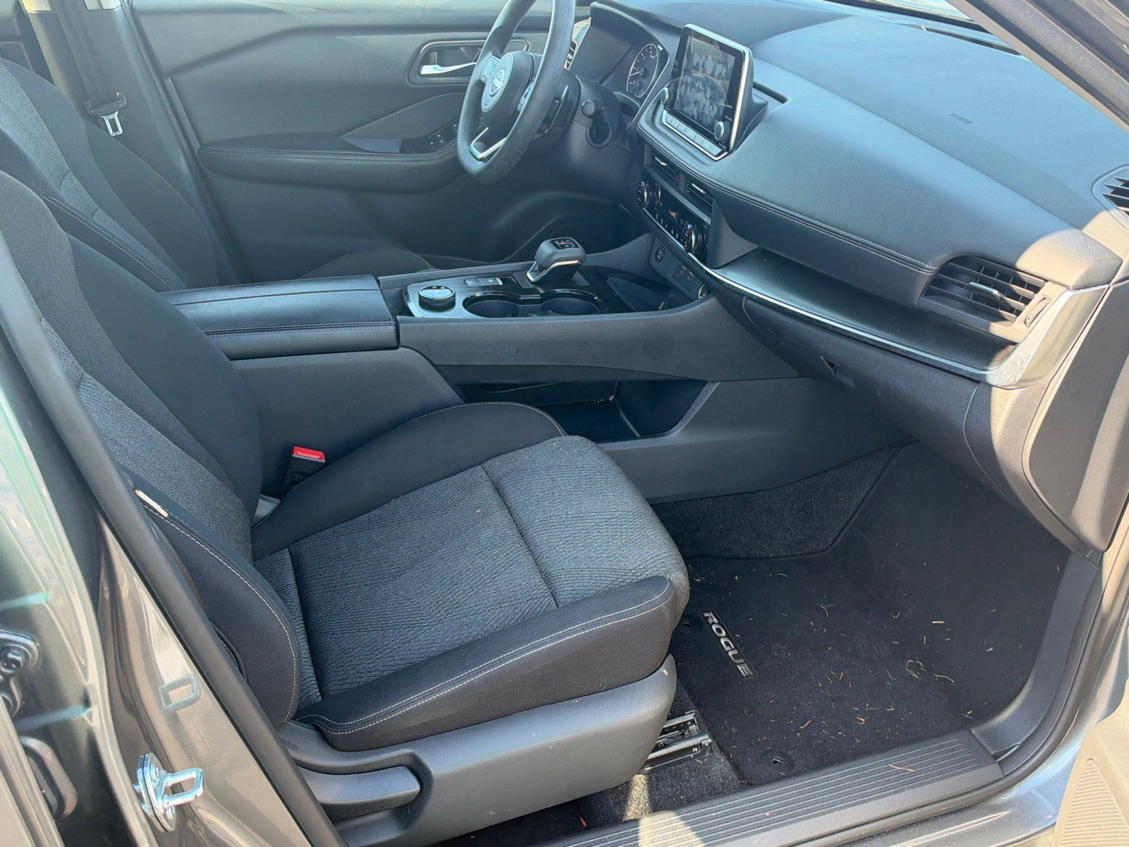 Used 2024 Nissan Rogue SV AWD/4WD image 13