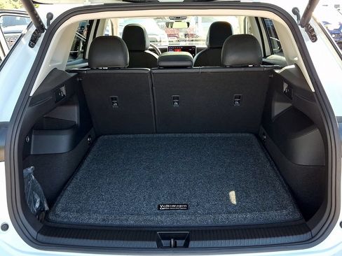 Used 2025 Volkswagen Tiguan SE w/ Panoramic Sunroof Package AWD/4WD image 28