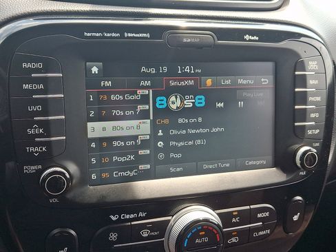 Used 2017 Kia Soul + FWD image 17