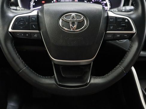 Used 2023 Toyota Highlander XLE FWD image 25