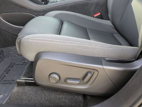 Used 2023 Volvo XC40 Recharge Plus image 22