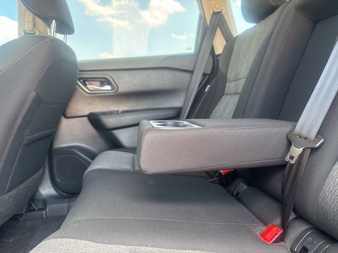 Used 2024 Nissan Rogue SV FWD image 38