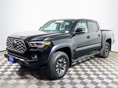 Certified 2022 Toyota Tacoma TRD Off-Road image 4
