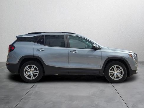 Used 2023 GMC Terrain SLE w/ Driver Convenience Package FWD image 5