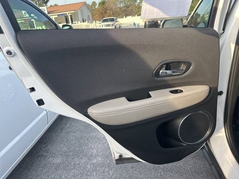 Used 2019 Honda HR-V EX image 9