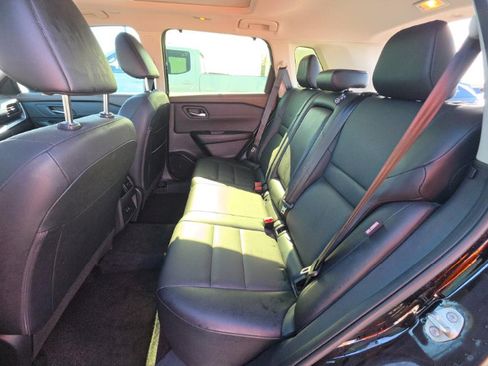 Used 2023 Nissan Rogue SV w/ SV Premium B Package FWD image 15