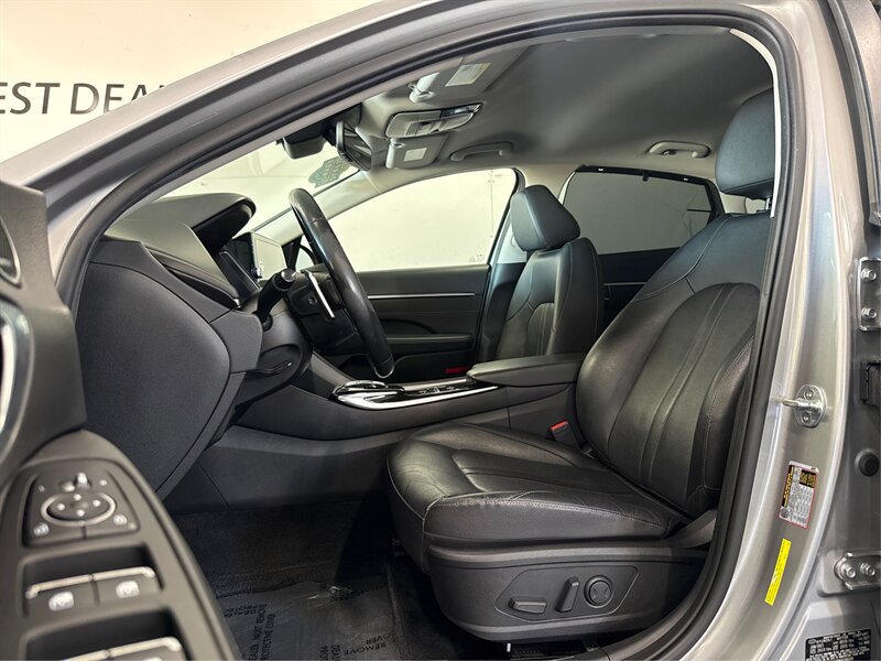 Used 2022 Hyundai Sonata Limited w/ Cargo Package FWD image 9