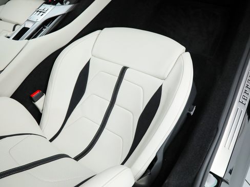 Used 2025 Ferrari 12Cilindri RWD image 25