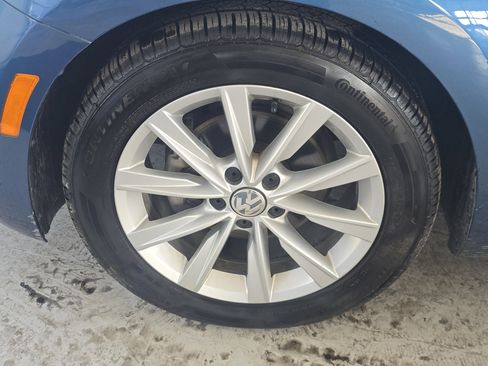 Used 2019 Volkswagen Beetle 2.0T SE image 8