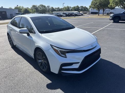 Used 2024 Toyota Corolla SE image 3