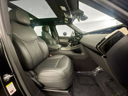 Used 2025 Land Rover Range Rover Sport SE image 28