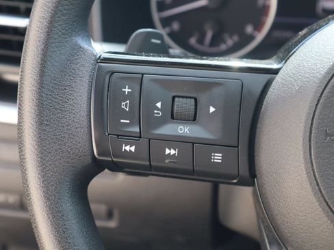 Used 2023 Nissan Rogue SV AWD/4WD image 12