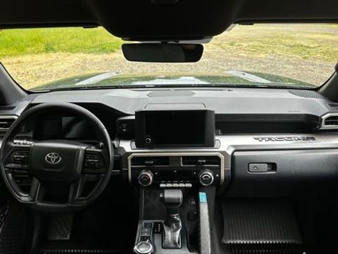 Used 2025 Toyota Tacoma SR5 AWD/4WD image 24