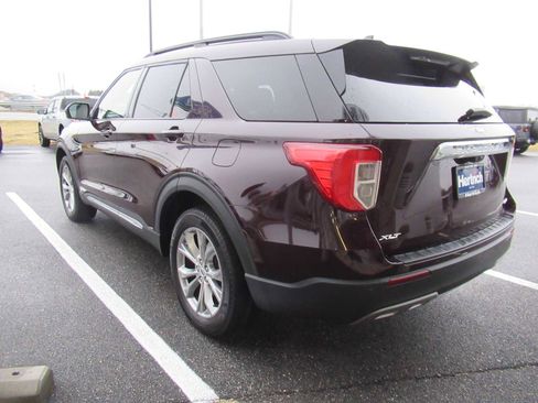 Used 2022 Ford Explorer XLT w/ Equipment Group 202A image 7