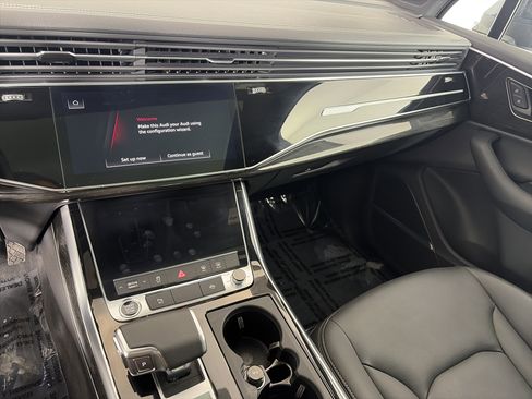 Certified 2025 Audi Q7 2.0T Premium w/ Convenience Plus Package image 4