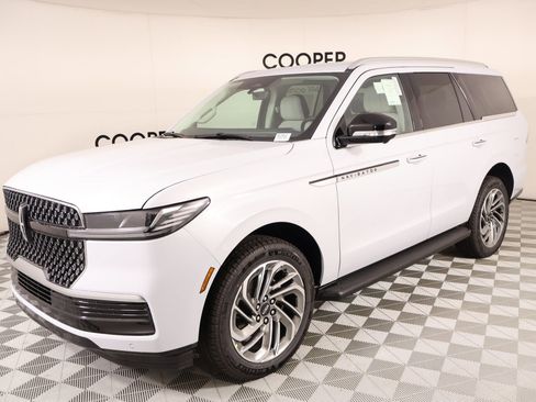 New 2026 Lincoln Navigator Premiere AWD/4WD image 10