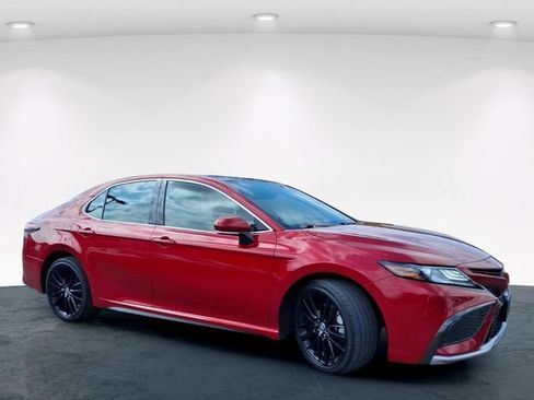 Used 2021 Toyota Camry XSE FWD image 5