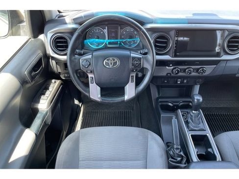 Used 2018 Toyota Tacoma SR5 RWD image 17