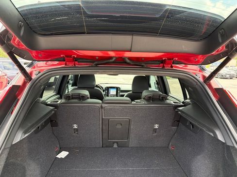 Used 2021 Volvo XC40 T4 R-Design w/ Climate Package FWD image 11